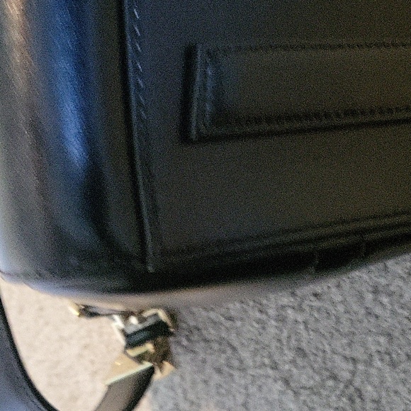 Small Givenchy Antigona bag in leather - Picture 14 of 16